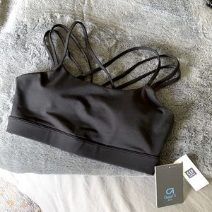 Gap- NWT black sports bra